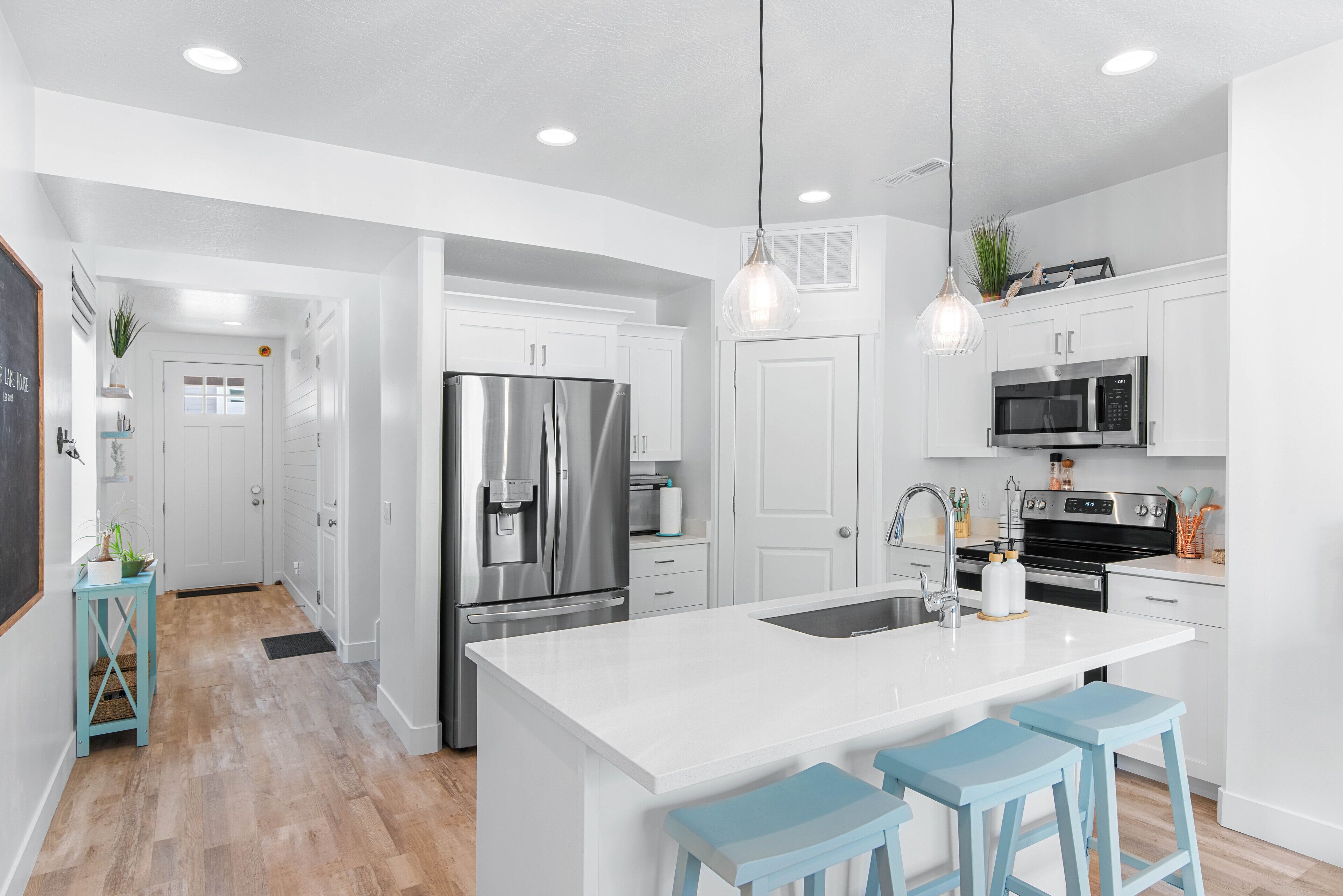 Brand New! Bear Lake Townhouse close to beach with boat parking, workspace