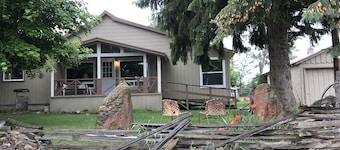 The farmhouse has fast WiFi with new memory mattresses!