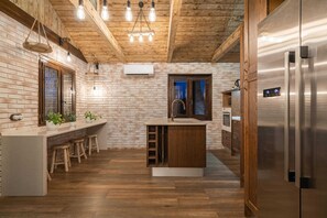 雪櫃、微波爐、焗爐、爐具