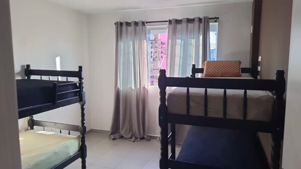 Dormitorio compartido básico, dormitorio mixto | Wifi gratis