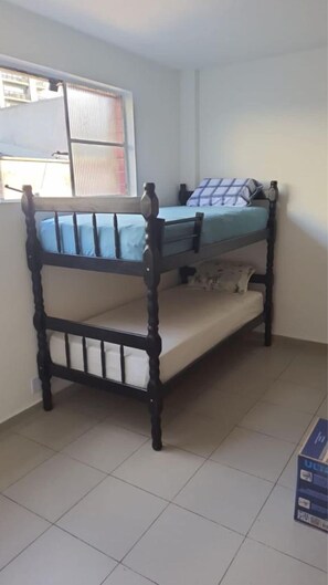 Dormitorio compartido básico, solo para hombres | Wifi gratis
