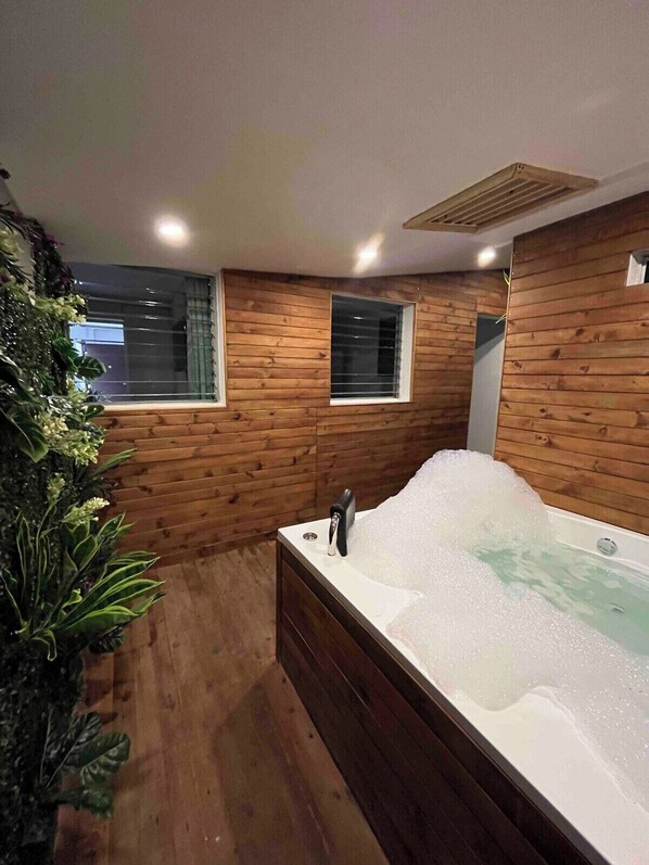 Interior - Descanso, Comodidad y Diversión, 3 Habitaciones y Jacuzzi (Medellín)