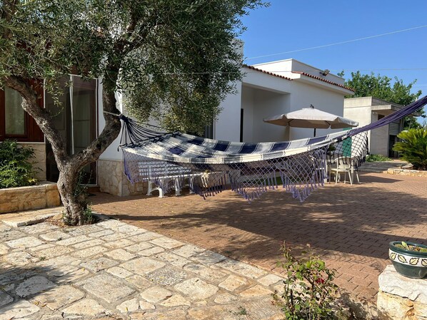 Terrace/patio - DETACHED VILLA APULIA, ( 5 KM FROM THE SEA AND 5 KM FROM OSTUNI) (Carovigno)