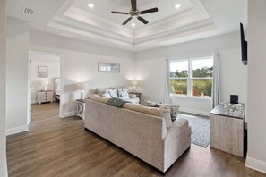 Smart TV - Spacious 5-Bed Beach Home with Pool, Golf Cart, Pet-Friendly, Resort Amenities (Port St. Joe)