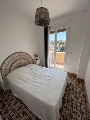 2 bedrooms, iron/ironing board, free WiFi - Appartement Calme et Lumineux - Plages, Port et Commerces à Pied (Cavalaire-sur-Mer)