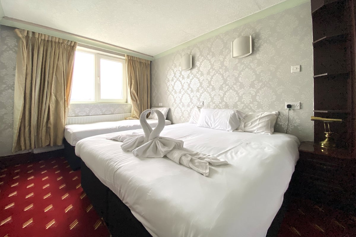 Deluxe Triple Room | Desk, laptop workspace, iron/ironing board, free WiFi