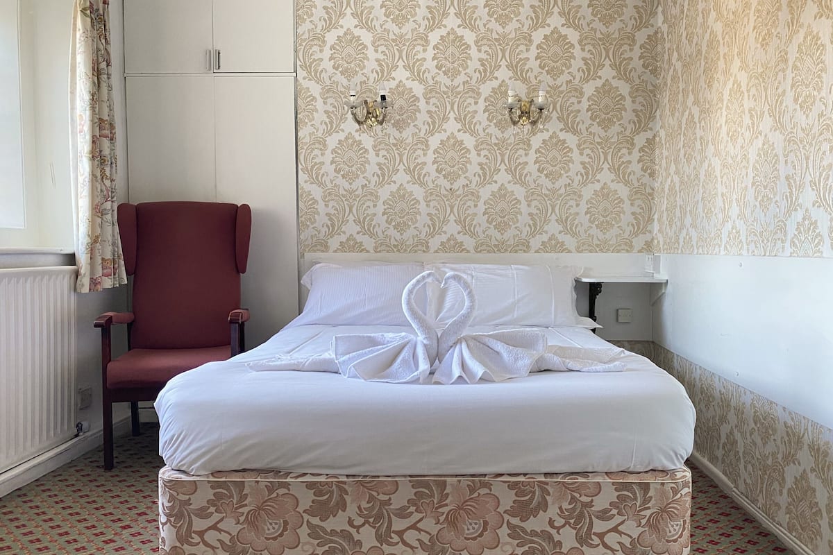 Economy Double Room | Desk, laptop workspace, iron/ironing board, free WiFi