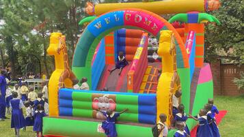 Kawasan main kanak-kanak – terbuka