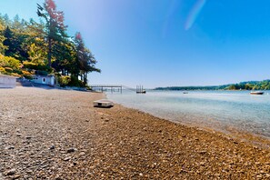 Beach - Sound view retreat with trails, beach access, firepit, grill, scenic deck, & W/D (Gig Harbor)