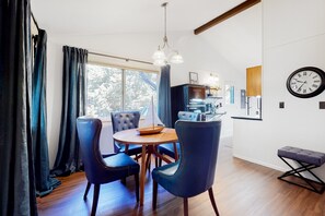 Dining - Sound view retreat with trails, beach access, firepit, grill, scenic deck, & W/D (Gig Harbor)