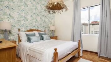 Silitysrauta/-lauta, ilmainen Wi-Fi, vuodevaatteet