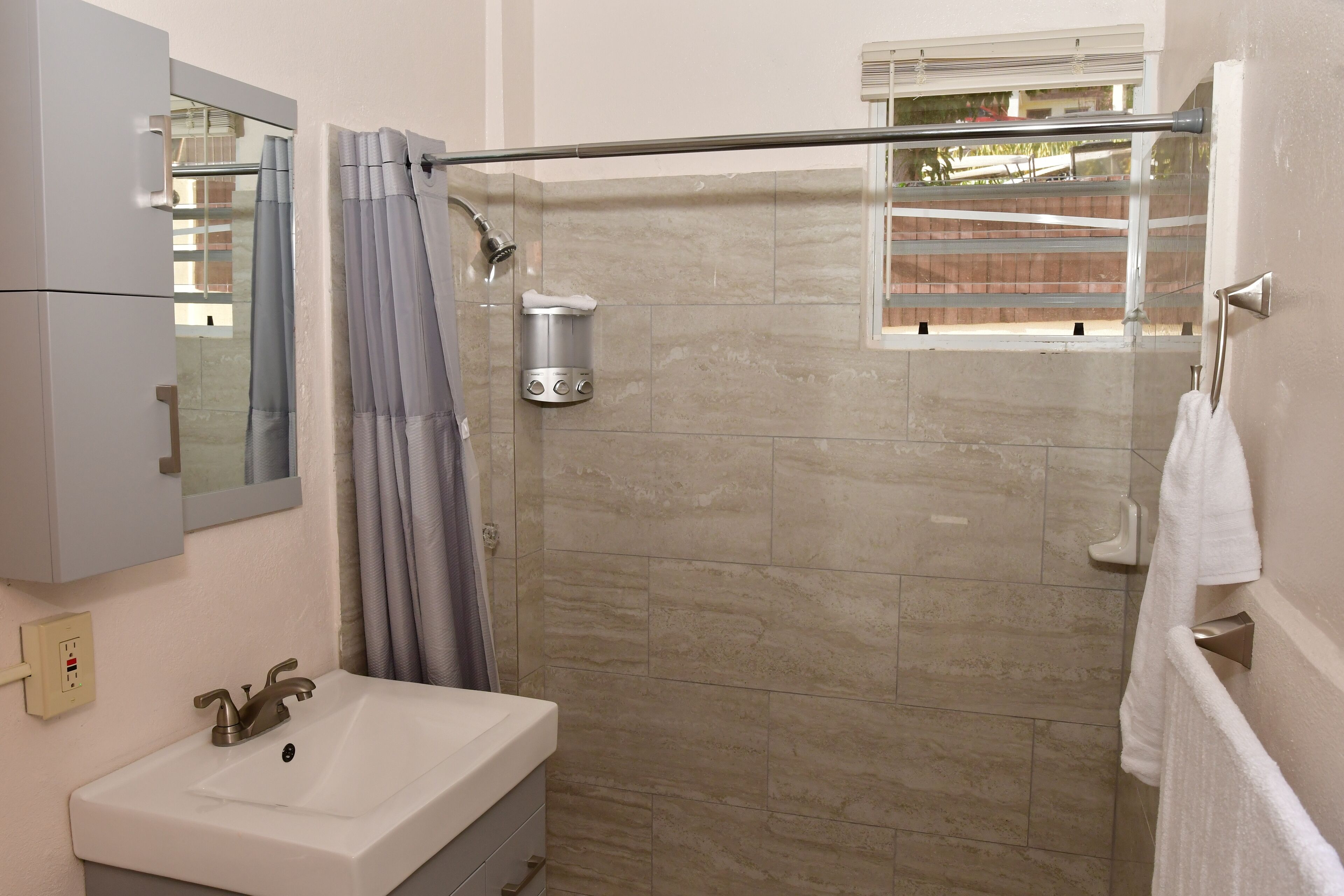 Dusche, Handtücher, Seife, Shampoo