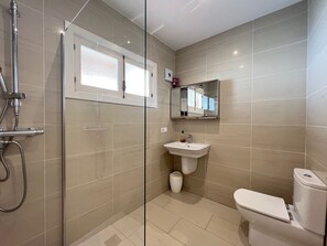 Shower, towels