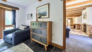 Cottage | Living area | Fireplace - Woodcutters (Launceston)