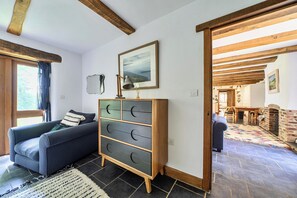 Cottage | Khu phòng khách | Lò sưởi 
