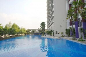 Utomhuspool och uppvärmd pool