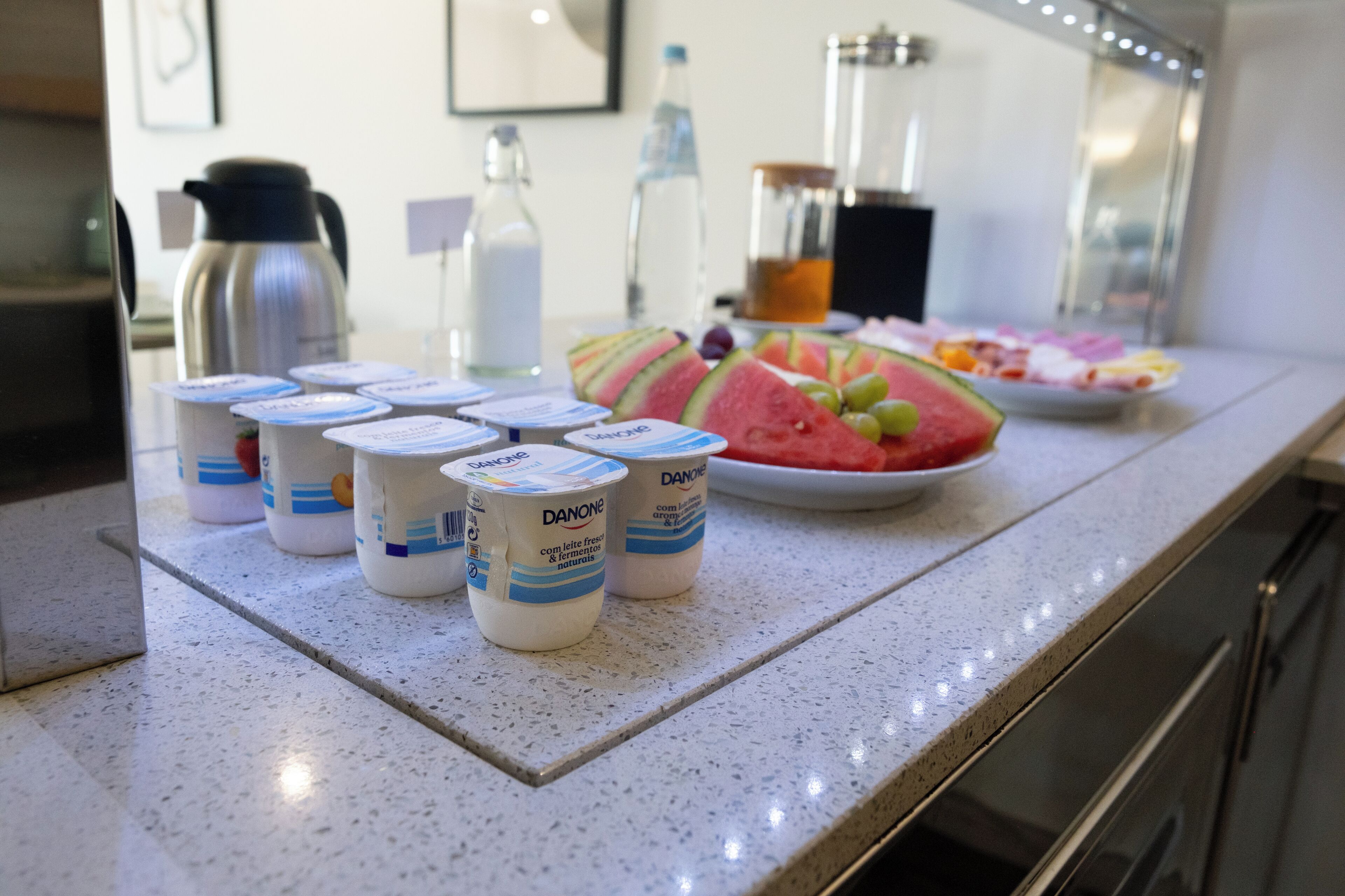 Tägliches kontinentales Frühstück (8 EUR pro Person)