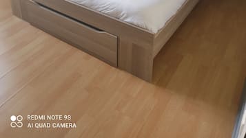 3 bedrooms, desk, iron/ironing board, travel crib