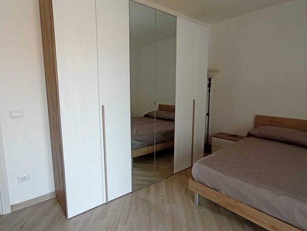 2 chambres, fer et planche à repasser, draps fournis