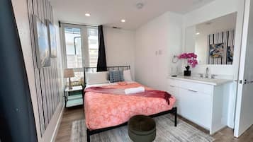 4 bedrooms, free WiFi, bed sheets