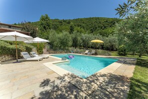 Seasonal outdoor pool, pool umbrellas, sun loungers - Fienile Di Fabio Colline Fiorentine Vaiano (Vaiano)