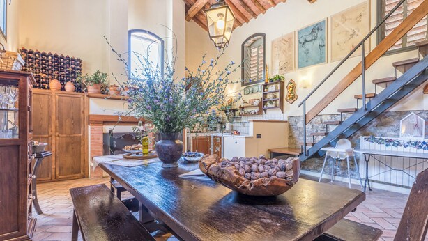 A rustic interior with a wooden table, a large bowl of nuts, and a potted plant. - Fienile di Fabio by Geco Vacation Rentals (Vaiano)