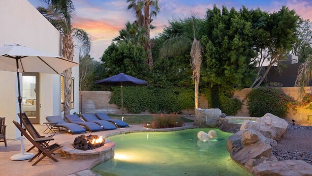A backyard with a swimming pool, lounge chairs, and a fire pit. - Pool*Spa*Games*Golf*Polo*Festivals*4BR+2BR Casita (Indio)