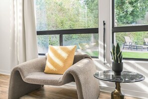 TV, peis, bordtennis og smarthøyttalere