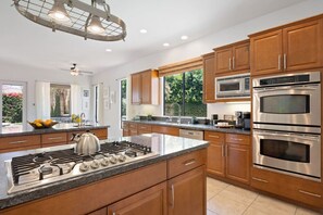 Fridge, microwave, oven, stovetop - Pool*Spa*Games*Golf*Polo*Festivals*4BR+2BR Casita (Indio)