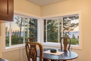 Dining - Bear Den at Henry Creek Orchard (Bigfork)