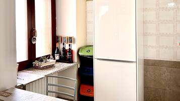 Réfrigérateur, four, plaque de cuisson, lave-vaisselle