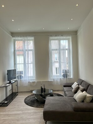 Flat-screen TV - Pure Highlight Living 5 - Holiday apartment / temporary living (Steinfurt)