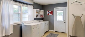 Cozy bungalow in Delano - minutes from downtown and the river