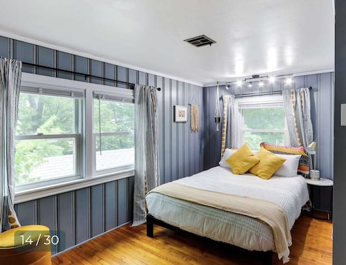 Cozy bungalow in Delano - minutes from downtown and the river