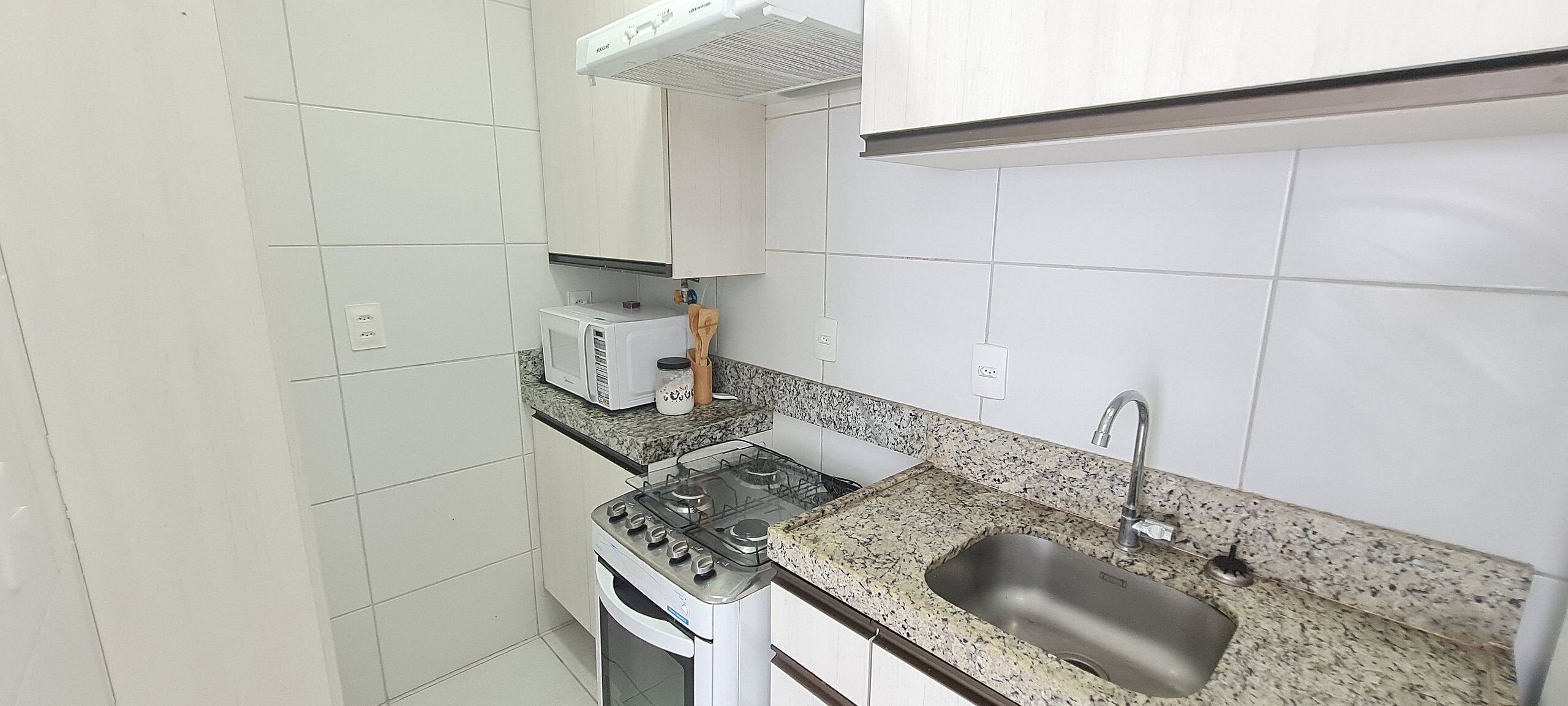Family Apartment | Private kitchen | Fridge, cookware/dishes/utensils