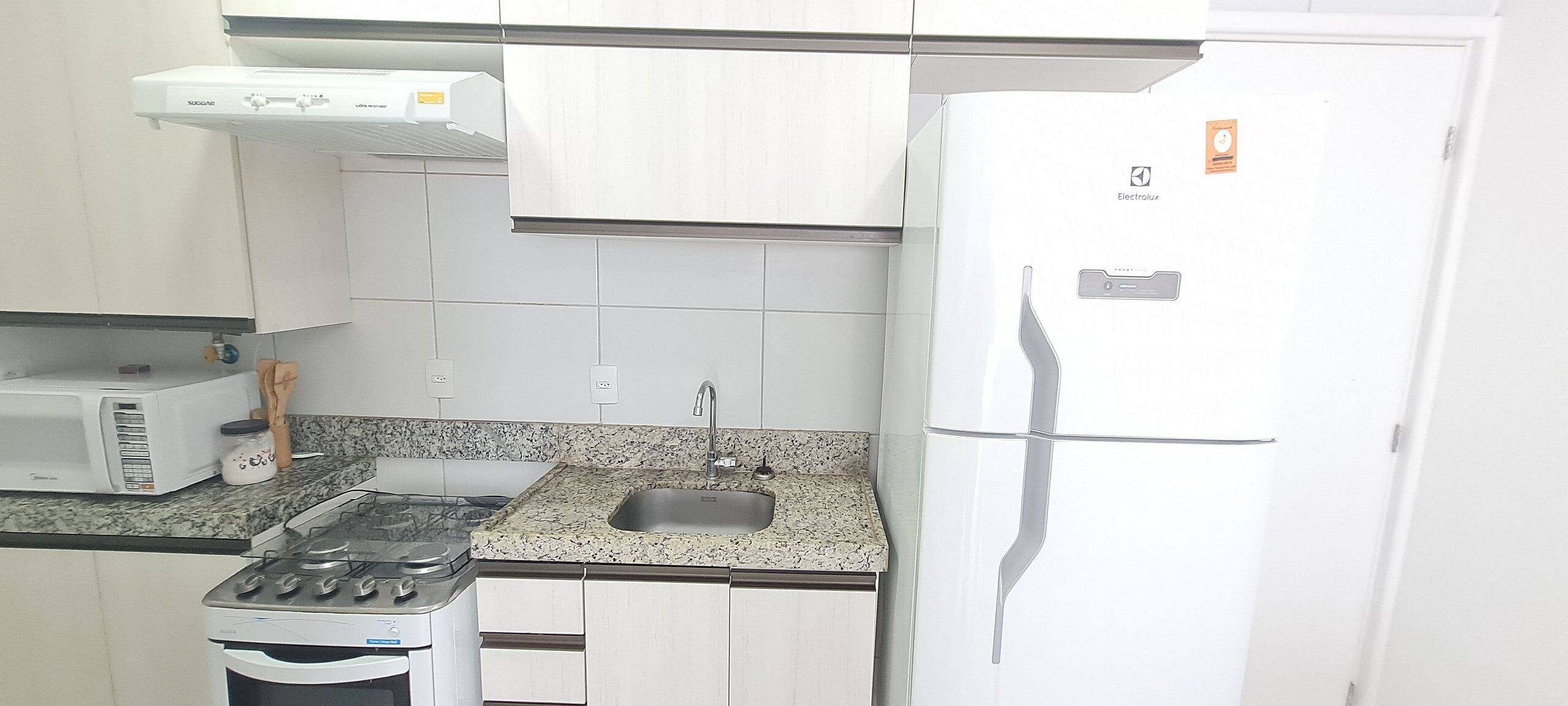 Family Apartment | Private kitchen | Fridge, cookware/dishes/utensils