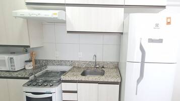 Family Apartment | Private kitchen | Fridge, cookware/dishes/utensils
