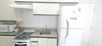 Family Apartment | Private kitchen | Fridge, cookware/dishes/utensils