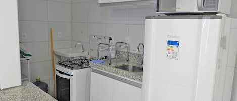 Family Apartment | Private kitchen | Fridge, cookware/dishes/utensils