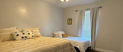 3 bedrooms, iron/ironing board, WiFi, bed sheets