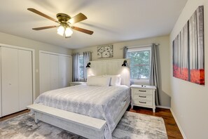3 bedrooms, desk, iron/ironing board, WiFi - Lakefront Hot Springs Vacation Rental w/ Dock! (Hot Springs)