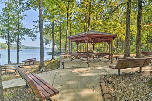 Lakefront Hot Springs Vacation Rental w/ Dock!