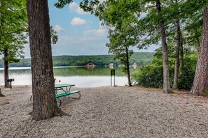 Property grounds - Lakefront Hot Springs Vacation Rental w/ Dock! (Hot Springs)