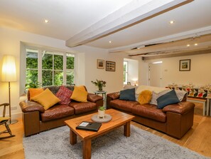 Living area - Pentre Court Cottage (Abergavenny)