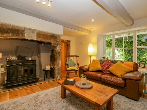 Cottage | Living area - Pentre Court Cottage (Abergavenny)