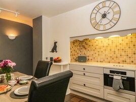 Refrigerador, lavavajillas, tetera/pava eléctrica, tostadora