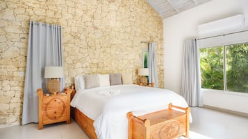 3 bedrooms, in-room safe, iron/ironing board, travel crib