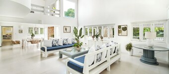 Closest villa in Casa to Minitas Beach with private pool, garden, screened patio