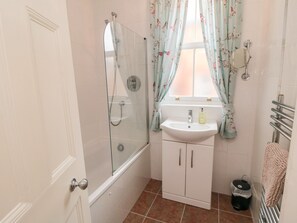 Shower - 50 West Street Edelweiss (Scarborough)