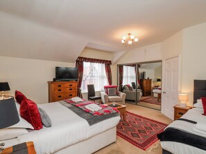 5 bedrooms, individually decorated, individually furnished, free WiFi - 50 West Street Edelweiss (Scarborough)